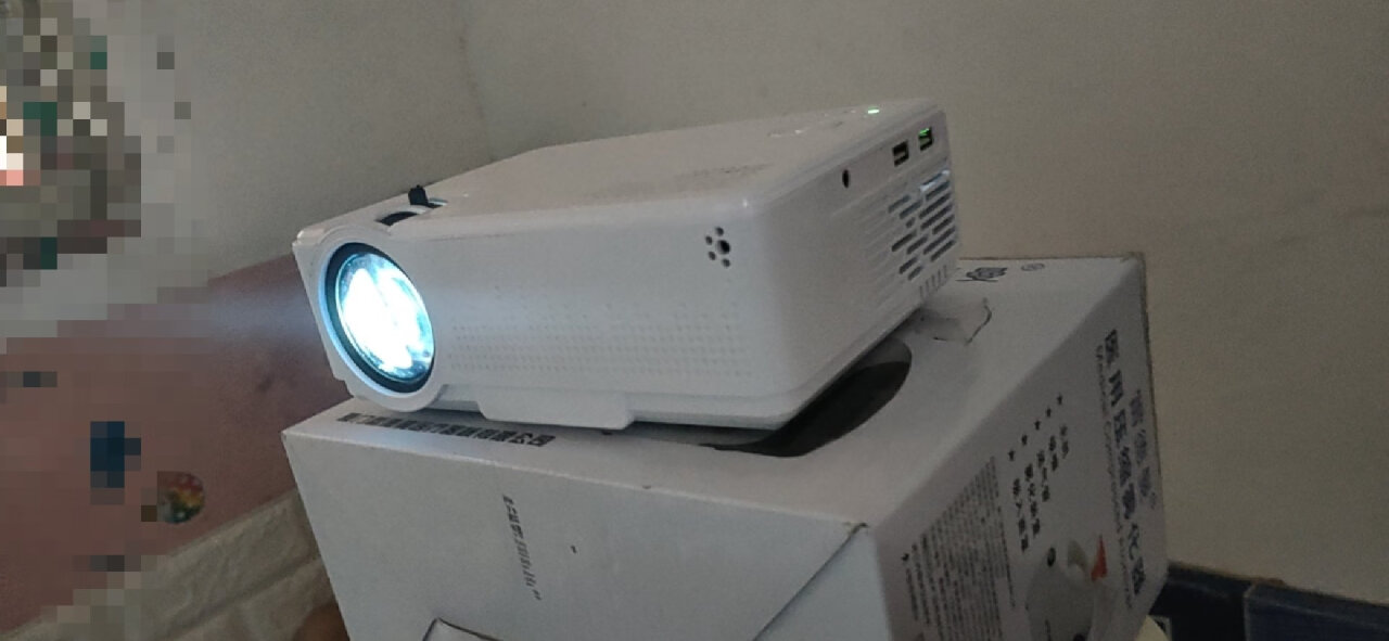 瑞视达手机投影仪家用全高清卧室客厅100英寸电视智能投屏投影机?