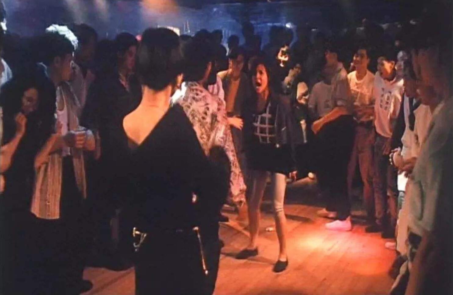 2004年,沈阳舞厅舞女接连失踪被害,警方锁定出手大方的退休厂长