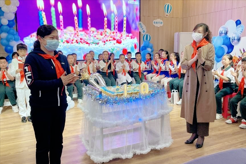 石家庄市实验小学四(8)中队举行"十岁成长礼"主题中队会