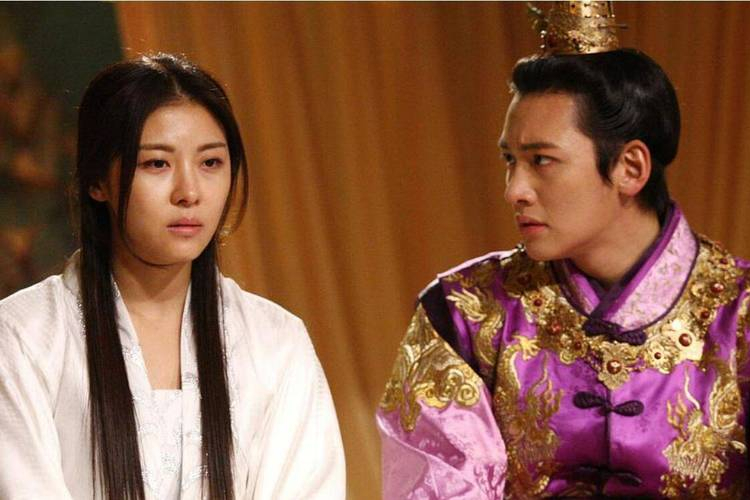 从三方面来看,"菲勒斯中心主义"下,性别秩序的实践