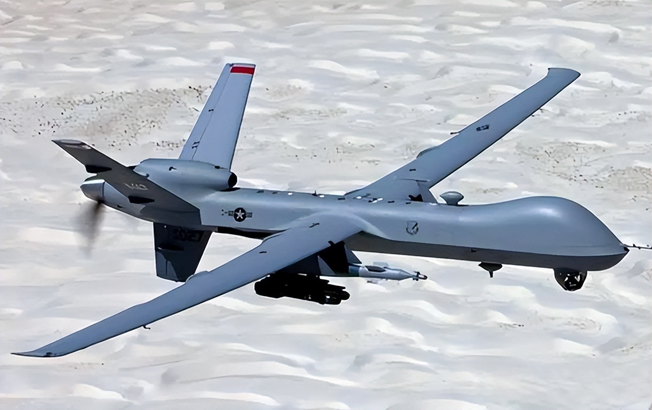 继喷油之后,俄军战机对美mq-9又出新招:开加力,扔照明弹