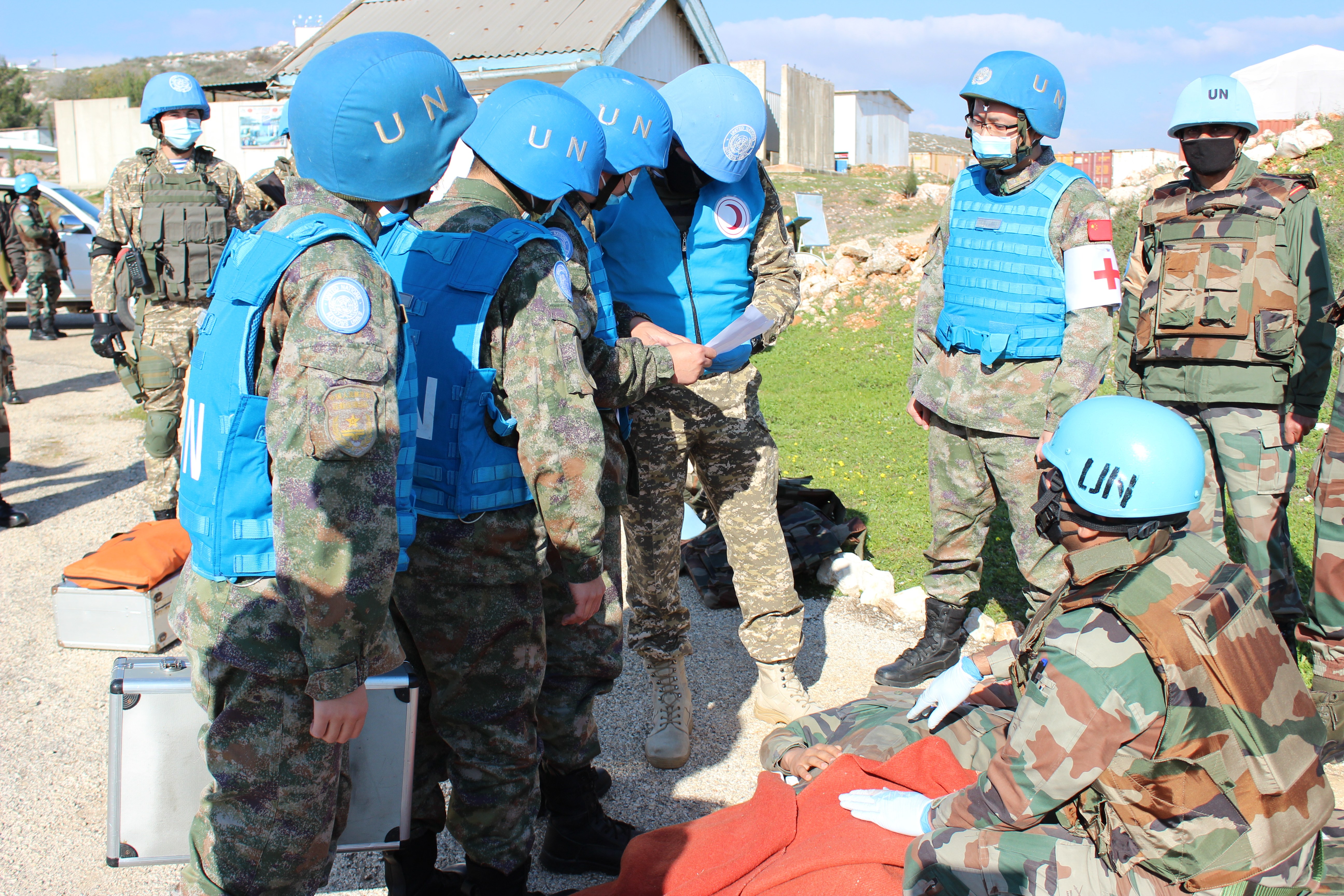 通讯:中国维和官兵在联黎部队医疗救援演练中大显身手