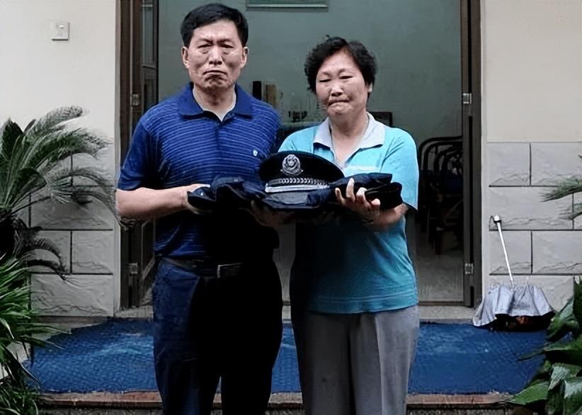 回顾复旦十八驴事件24岁民警舍命相救18名大学生反应惹众怒