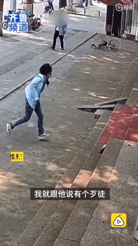 持刀行凶|山东制服街头持刀行凶者获评见义勇为，网友点赞：又勇敢又机智