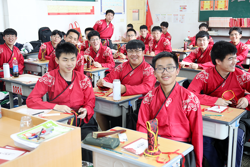 温暖来日前行路!定格浙江省江山中专今日成人礼