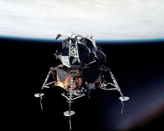 阿波罗9号有多惊险?宇航员透露:一身冷汗,差点撞上太空陨石