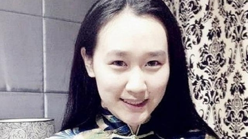 刀郎发福胖到200斤?头发剃光略显油腻,29岁女儿颜值超高