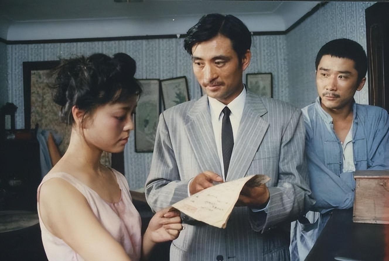 在翟乃社刚刚步入演艺圈的时候,他遇到了自己的第一任妻子.