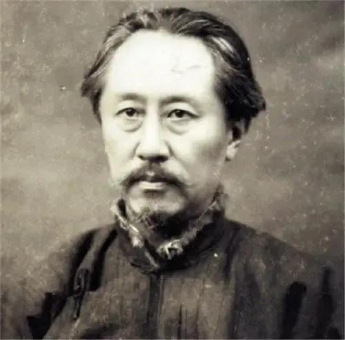 李石曾郭沫若分别题写的"故宫博物院",一个雄浑,一个洒脱