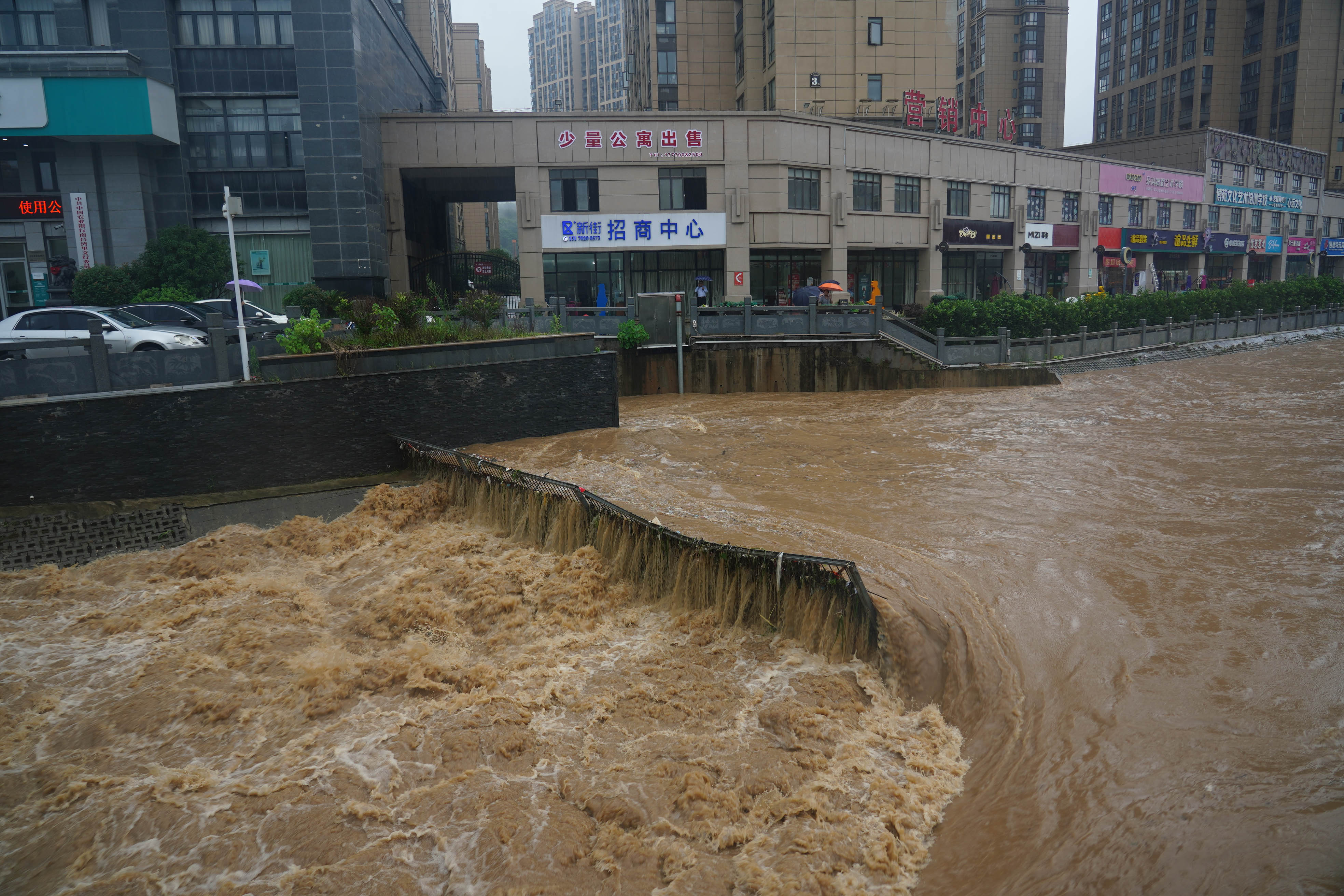 江西南昌遭遇强降雨