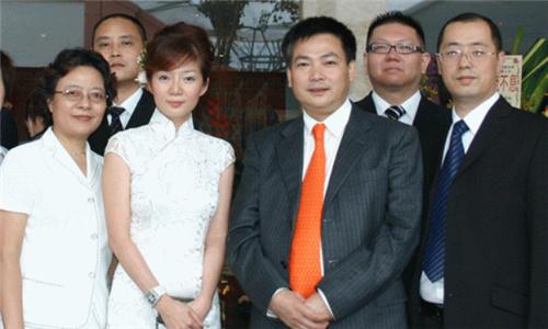 44岁身家过亿,带出60多位百万富豪,如今为何负债累累,门可罗雀
