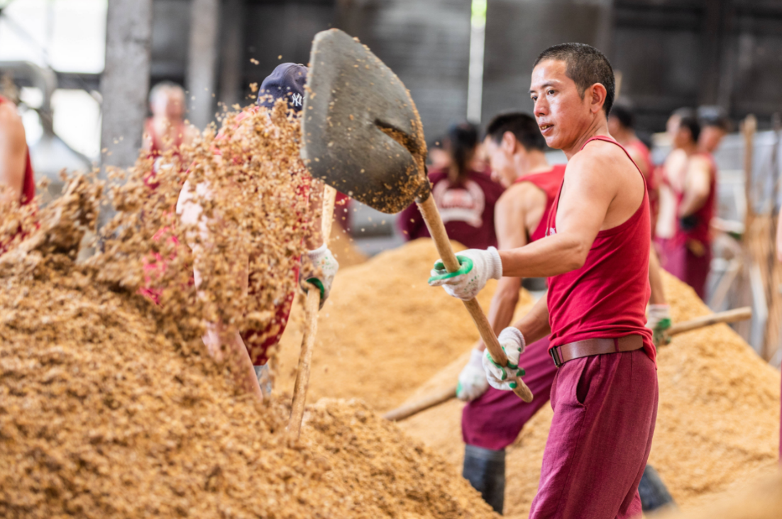 100斤粮食能造多少酒?6元一斤的白酒靠谱吗?酿酒师说出真相