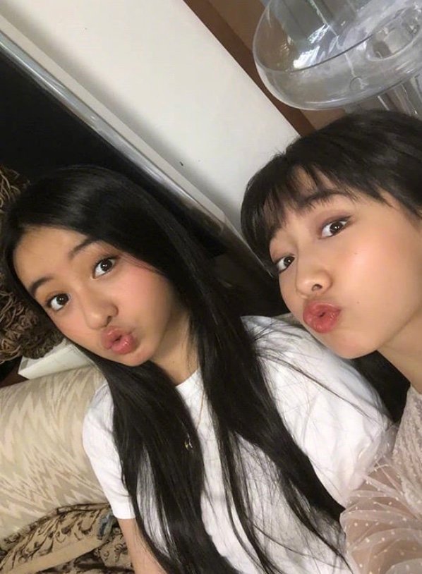 木村光希两姐妹晒自拍,穿衣风格大不同,满脸胶原蛋白令人羡慕