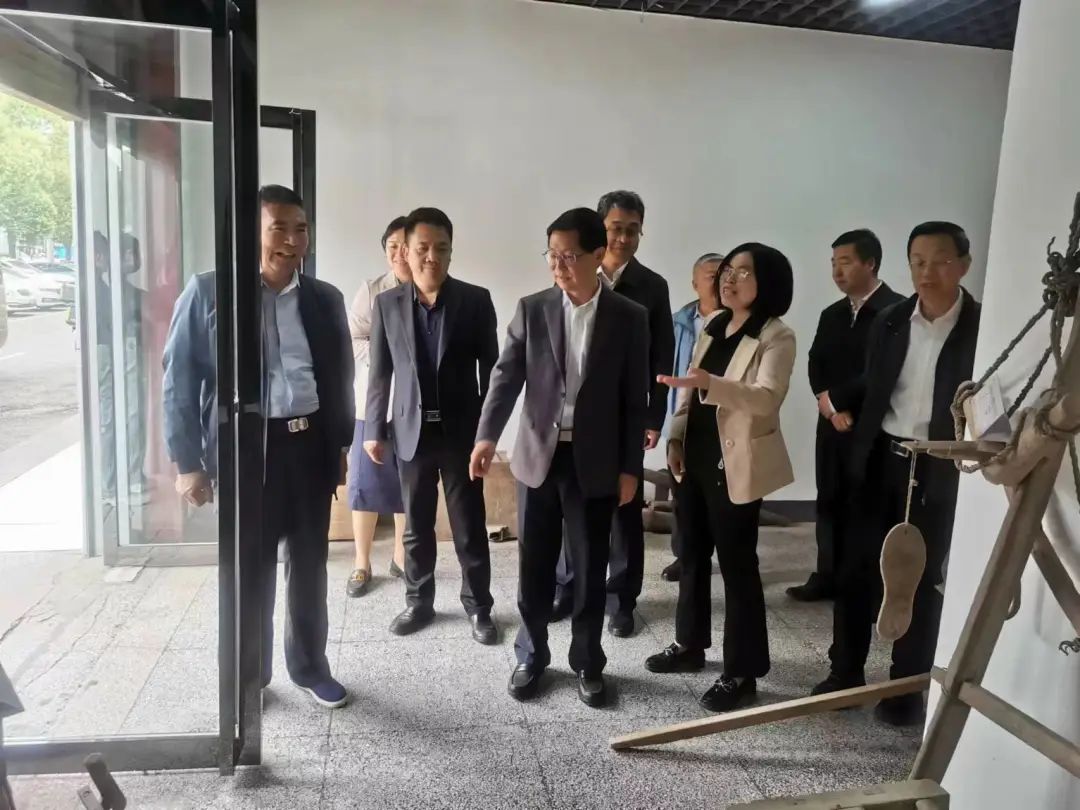 咸阳人大田一泓调研泾阳文化馆非遗陈列厅|宽创非遗陈列展厅设计