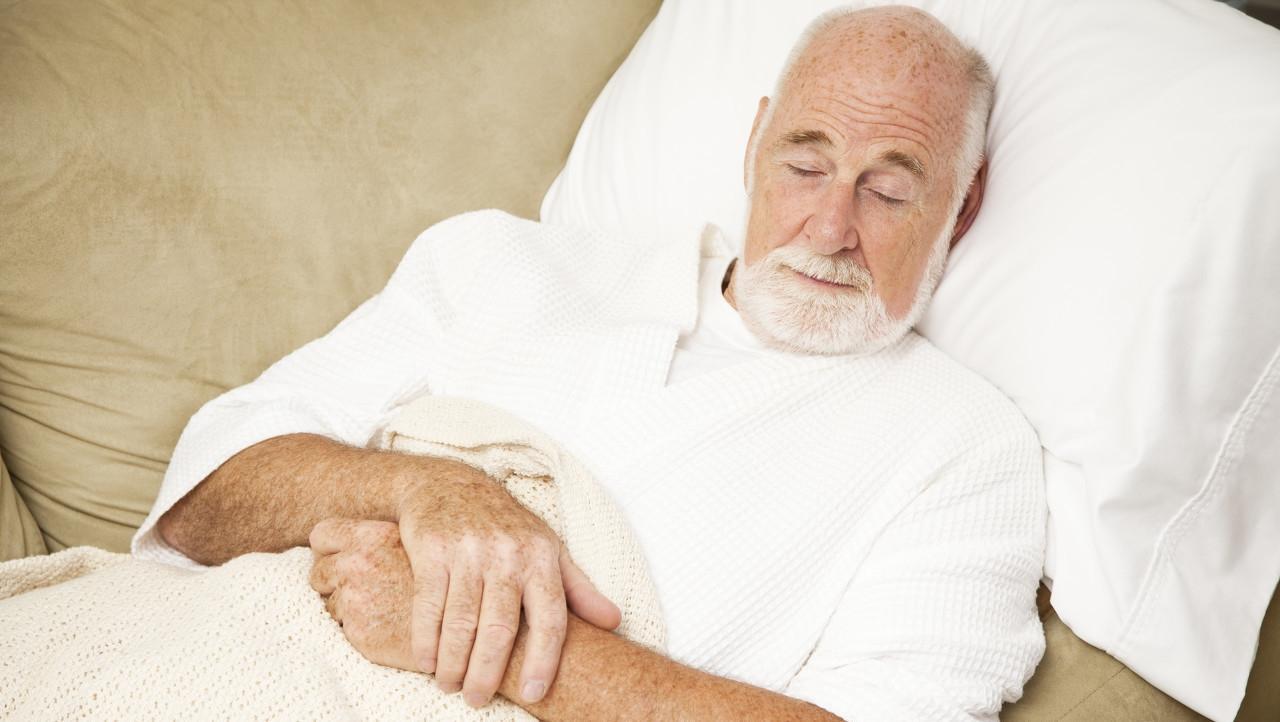 为何老年人睡眠时长会减少?老年人一天睡多久才合适?