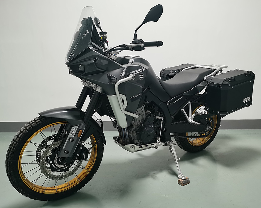 凯越800x 更新两厢版,配备萝卜边箱整备质量有所增加!