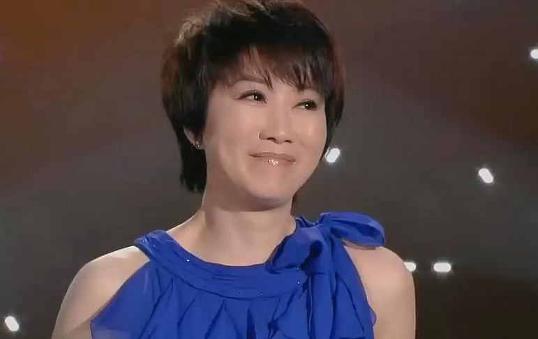 李翊君:1岁就会唱歌,与丈夫牵手25年,试管生孩也幸福