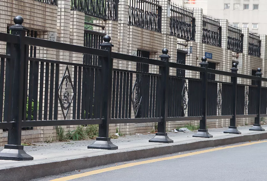 不容错过,这样的道路护栏也太有特色了吧