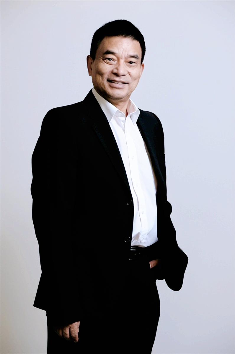 超级富豪刘永好:功成名就后怎样对待结发妻?女婿是青年导演