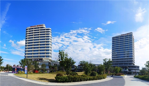 百金汉青年汇:上海嘉定新城新城核心商业区