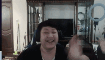 直到被抓坐牢的那天,山泥若还在继续他的"直播效果"