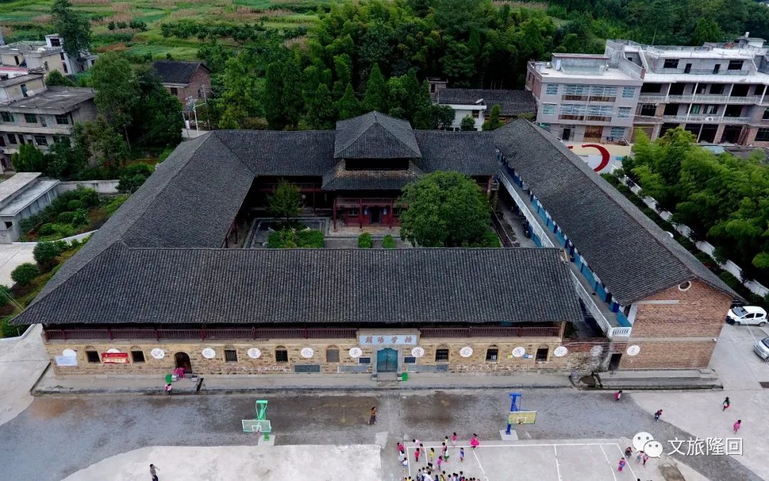 鸭田地处新化与宝庆(今邵阳)交界之地,国民党保安团在鸭田一带设攻