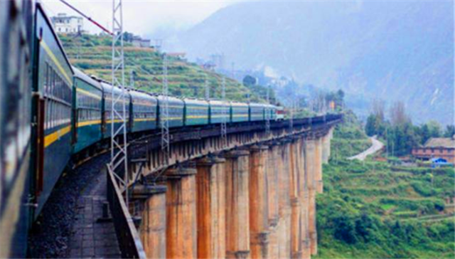 回顾熊汉俊:掉进40米深桥墩,被水泥封前大喊:桥修好后告诉我