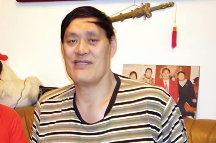 只要见过穆铁柱的人,都会在他身上停留几秒钟的时间,并且会对他产生最