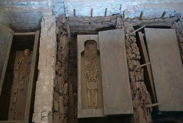 福建小镇水库发现三人合葬墓,骨骸为两男一女,专家:从没见过
