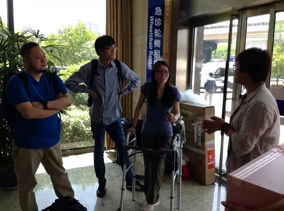 舒炜比王思年长三岁,毕业之后成为一名建筑设计师,但是王思却因为始终