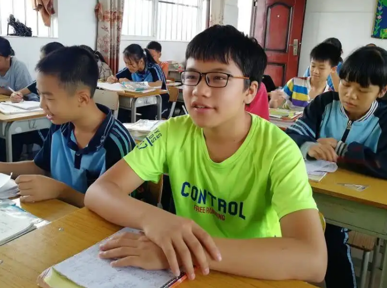 中小学生迎来暑假补习班,"自愿参加"很无奈,收费标准很意外