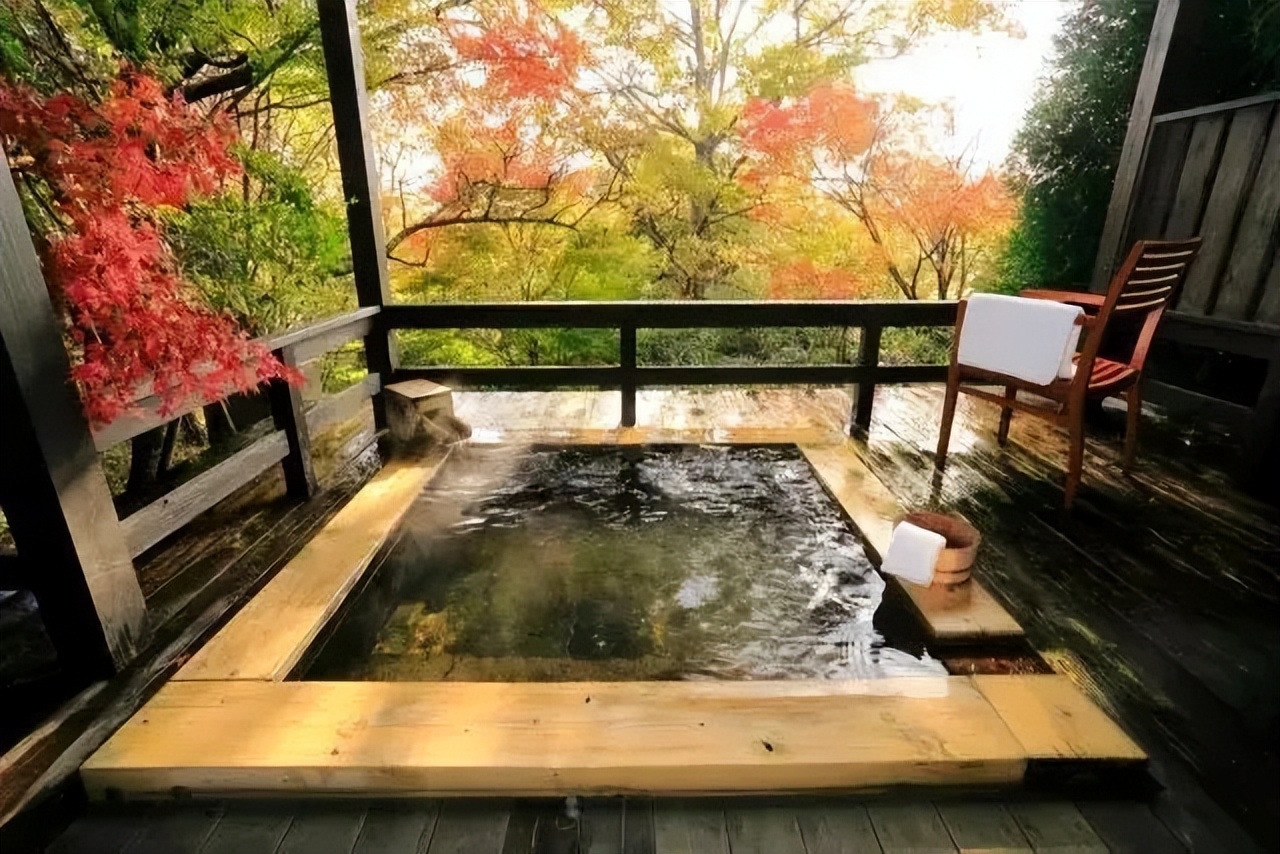 日本人在泡温泉时还有"男女混浴"?去洗浴时还有哪些注意事项