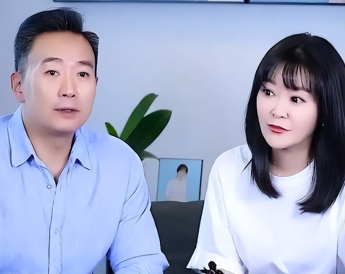 结婚15年,谭江海与王小骞都没打算生娃,41岁却意外有了个孩子