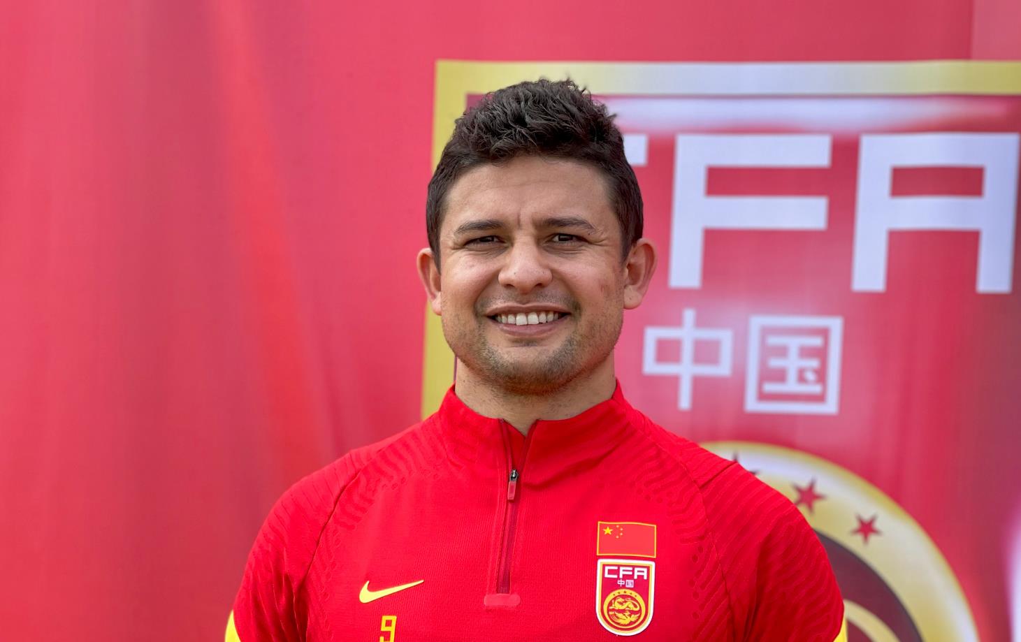 官宣上任,34岁艾克森获新职务!采访表态:不后悔加入中国