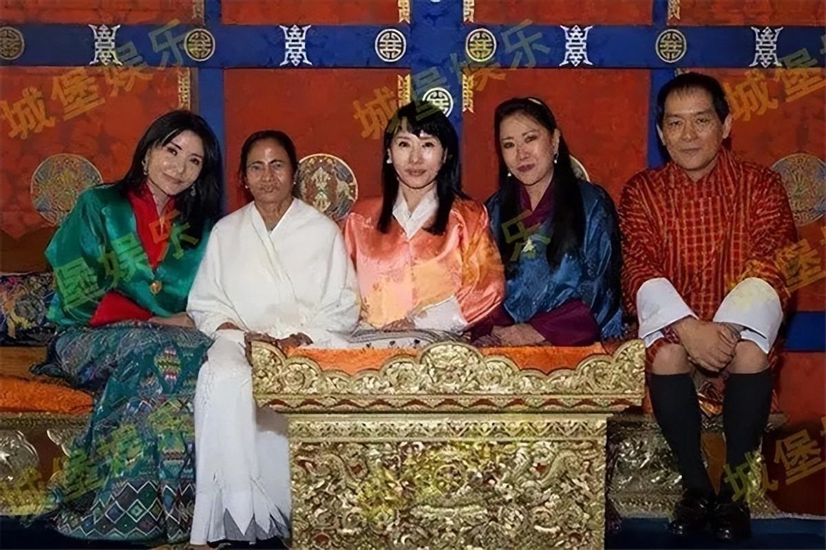 不丹国王17岁登位娶同胞4姐妹生10个孩子51岁时退位享福