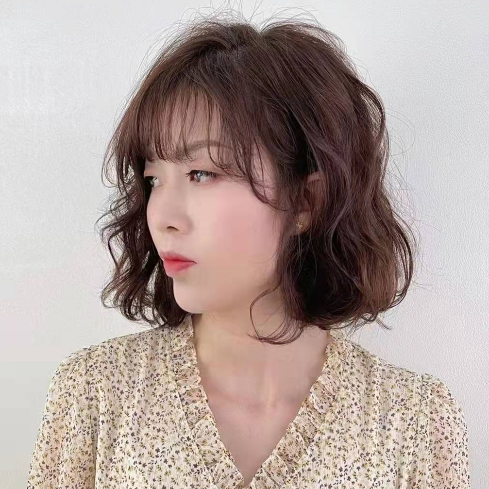 女人过了50岁尽量别留短卷发,推荐9款港风卷发,时髦大气又减龄