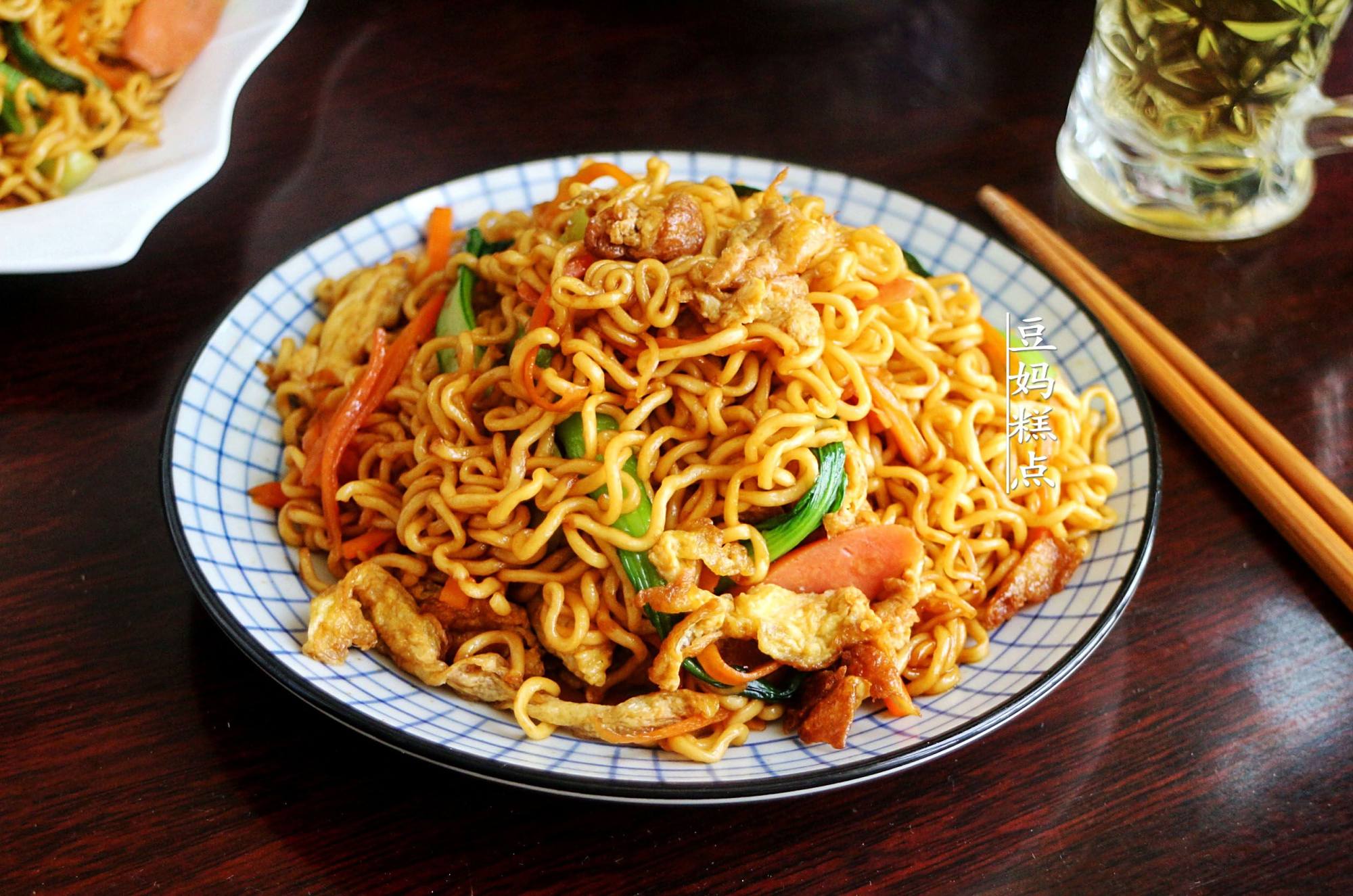 "老坛酸菜"方便面不用扔,炒着吃,好吃又划算