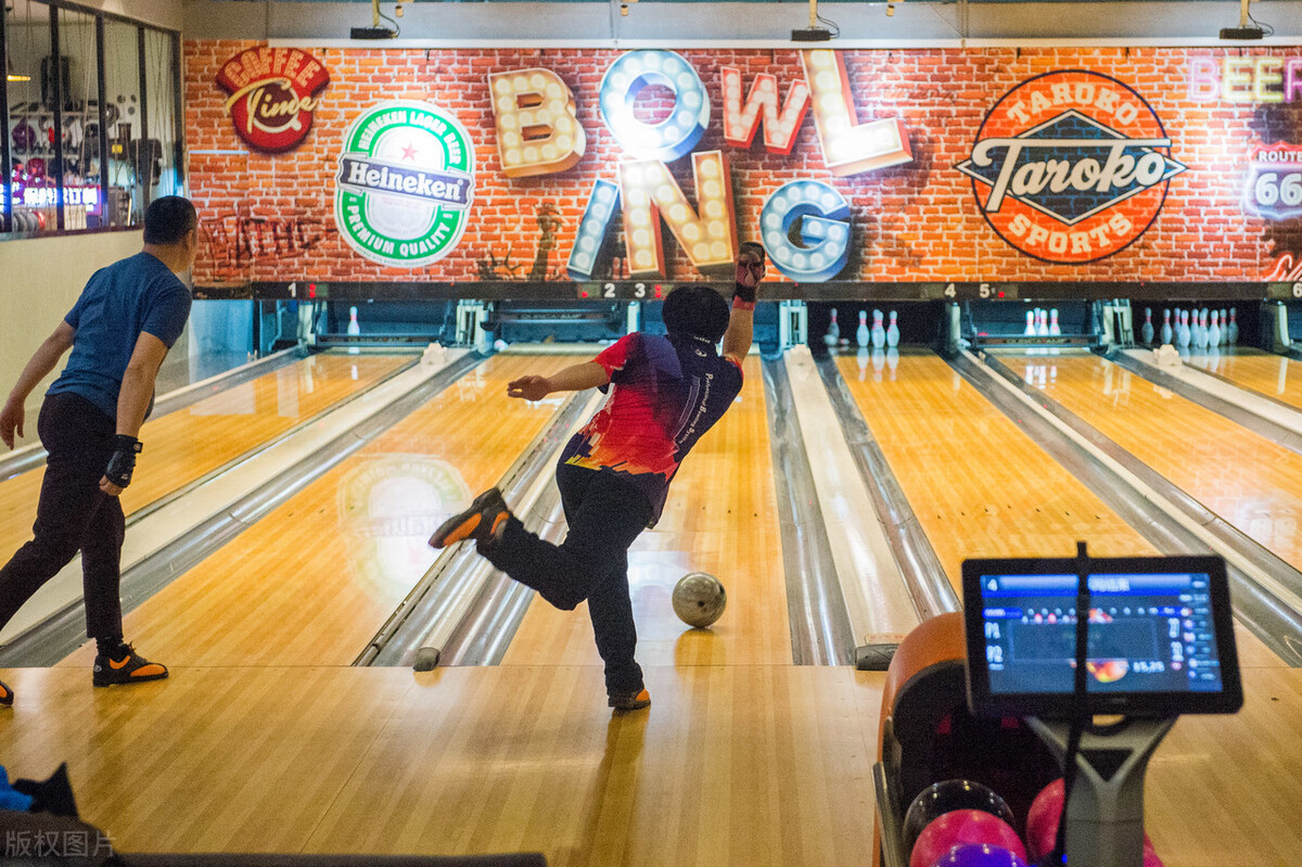 四川成都,曾经风靡一时的高端运动项目保龄球
