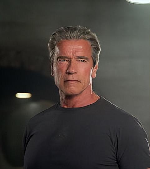 卡尔韦瑟斯:我和施瓦希格握手,我们握了5秒,他的力量在我之上