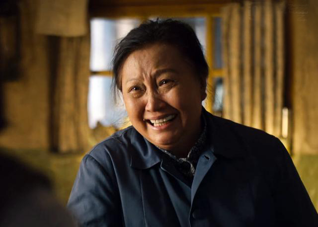 徐松子《人世间》剧照徐松子饰演的角色叫"乔大婶",她有个女儿叫春燕