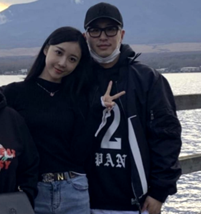 42岁潘玮柏偶遇照曝光,体型发福胡子不修,千万级豪华装扮!