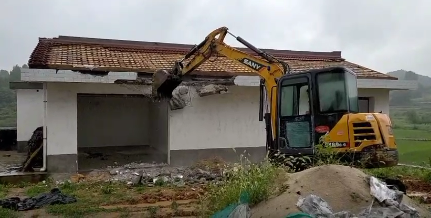 聚焦"4111"洋县依法拆除违章建筑 该项目以创建"无违建县城"为目标