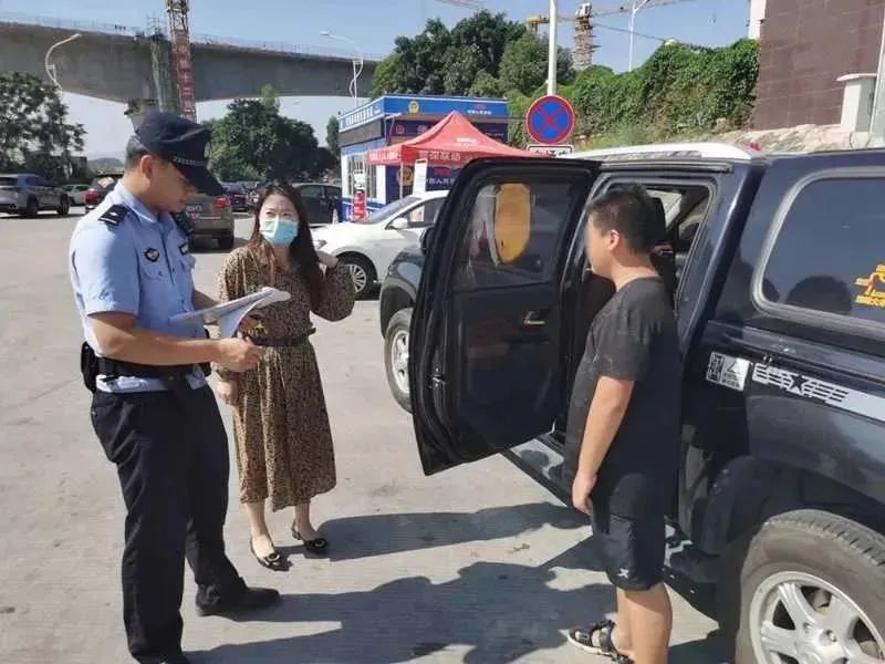 热点|10岁男孩被父母遗忘在高速服务区淡定等待:这都不是第一次了