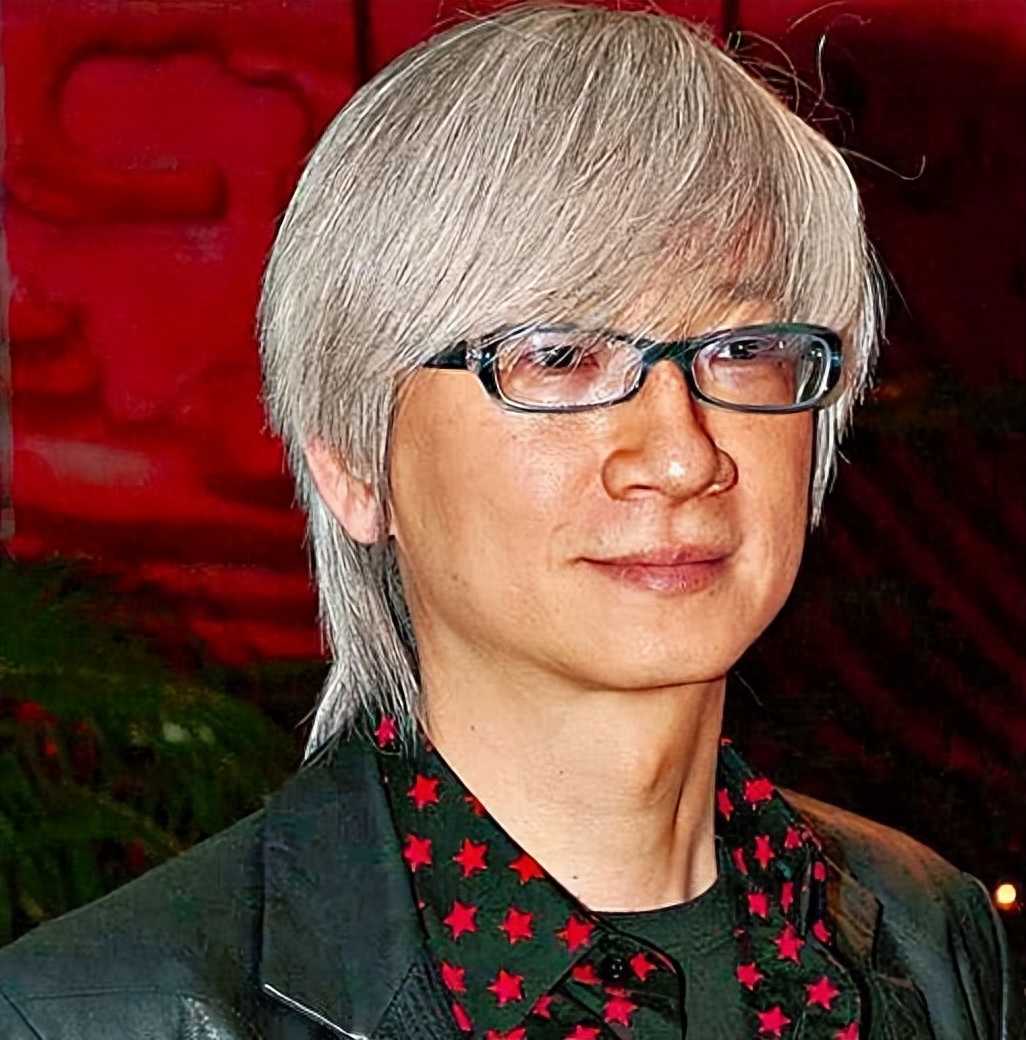 知道女友喜欢陈百强,徐日勤特意在袁洁莹过生日时偷偷请来陈百强为她