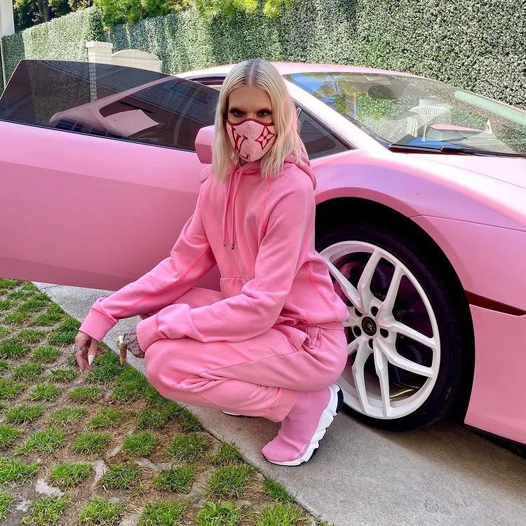 欧美超火美妆博主j姐,从500美元到上亿豪宅,这样的炫富看着才爽