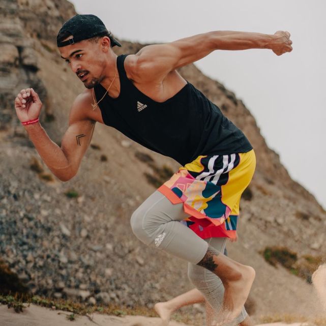 亚特兰大老鹰队当家球星特雷杨休赛期也没单单把时间