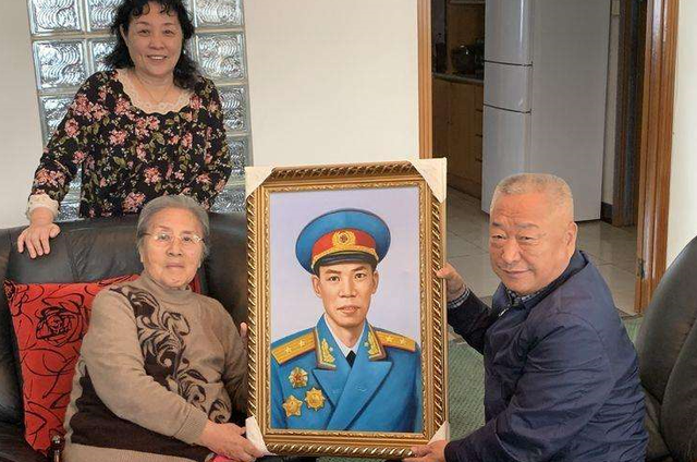 1985年,开国中将梁兴初去世,妻子的一个举动,却感动无数人