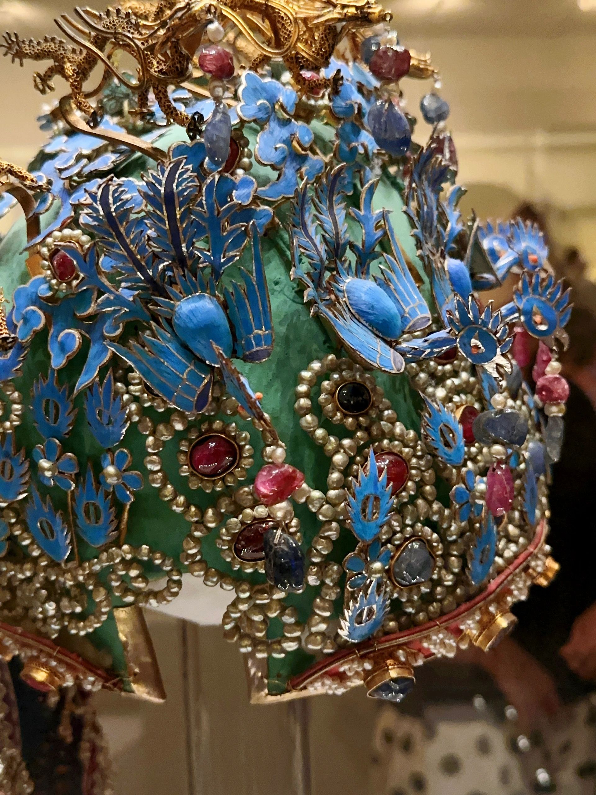 「孝端皇后凤冠」,为国博镇馆之宝之一,也是我国首批禁止出境展览的64