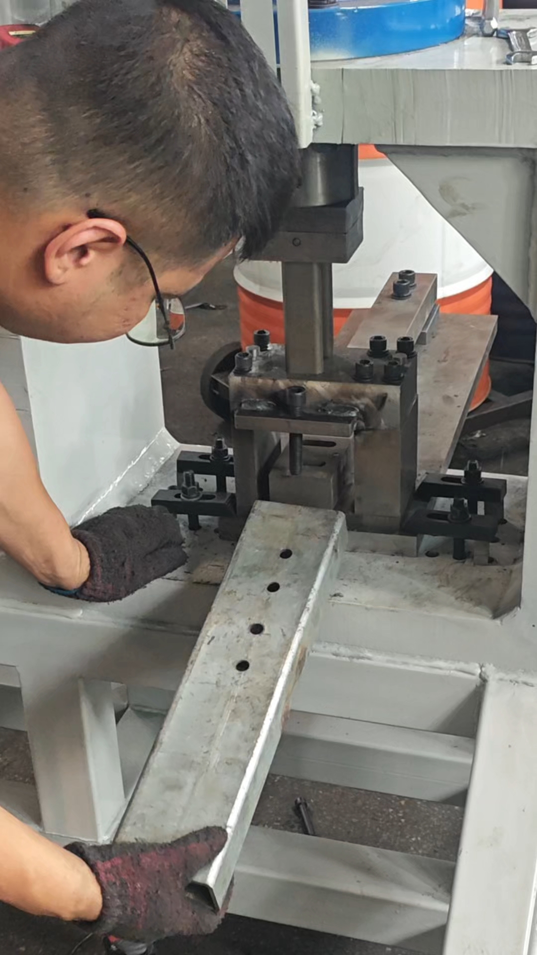 矩形方管冲双孔 矩形方管冲孔 方管冲孔机 方管冲孔模具