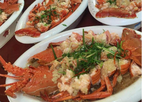 福建酒席到底有多豪横?山珍海味应有尽有,外地食客:不想走了